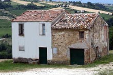 Small farmhouse to renovate, surrounded by sunflowers and vineyards.